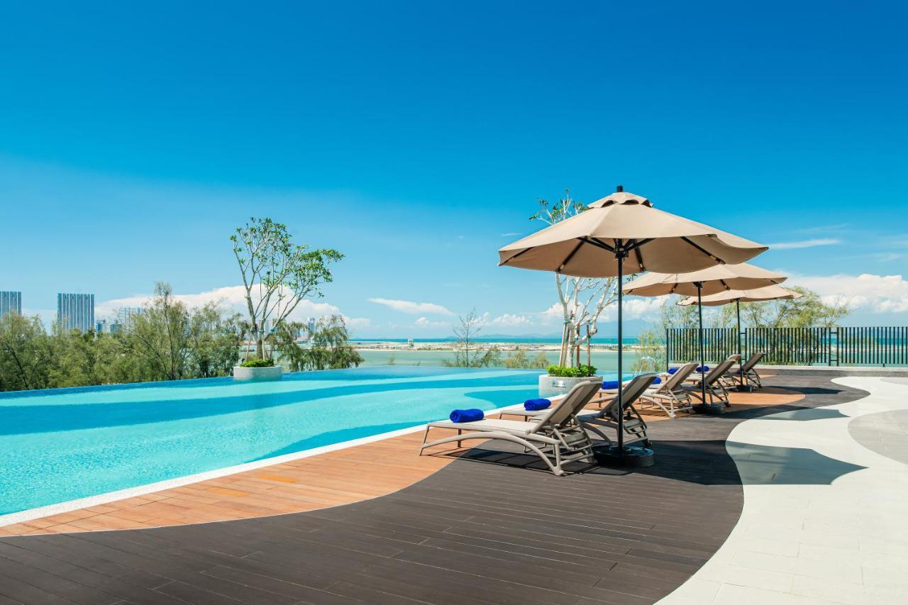 Ascott Gurney Penang Hotel Джордж Таун Екстериор снимка The swimming pool at the hotel