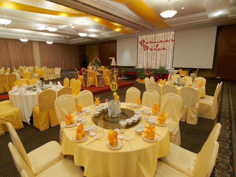 Ascott Gurney Penang Hotel Джордж Таун Екстериор снимка A typical Chinese wedding banquet