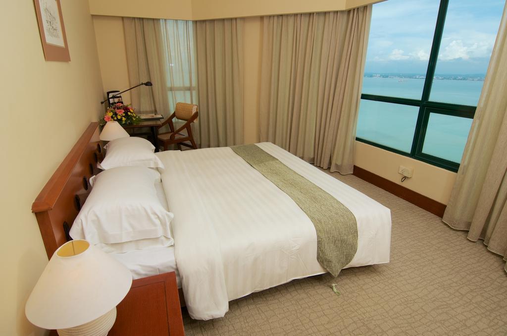 Ascott Gurney Penang Hotel Джордж Таун Екстериор снимка A bedroom at the hotel